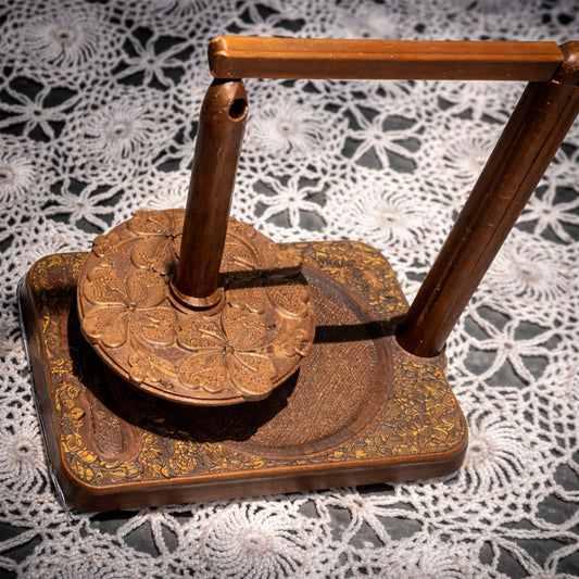 The 3-in-One Vintage Rotating Yarn Spinner 🧶 — Crafted for Seamless Creativity on the Go